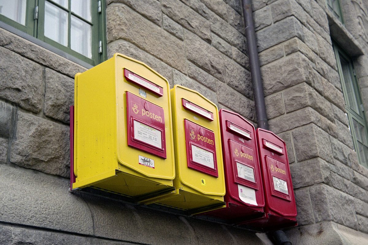 Rekke med norske postkasser i Trondheim – gjenpartsbrevet varsler deg hver gang noen kredittvurderer deg.