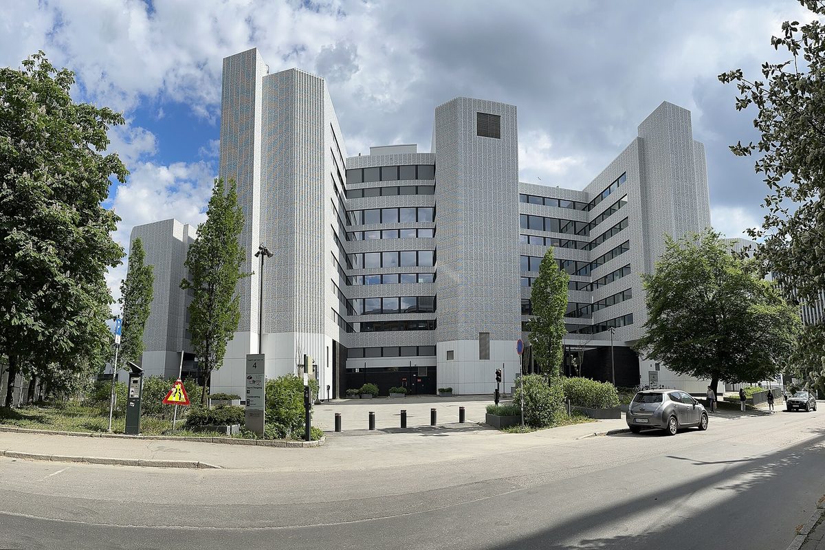 Skatteetatens kontorbygg på Helsfyr i Oslo – skattelistene er offentlige selv med kredittsperre.